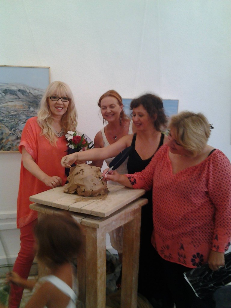 964148_560517117340049_1048307244_o